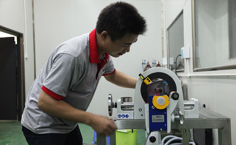 ADVANCED MACHINING CENTER